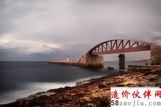 瓦萊塔大港口新圣埃爾莫防洪堤人行橋