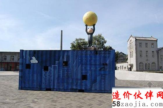 《月亮忘記了》大型貨柜