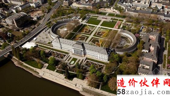 德國(guó)科布倫茨選帝侯宮廣場(chǎng)