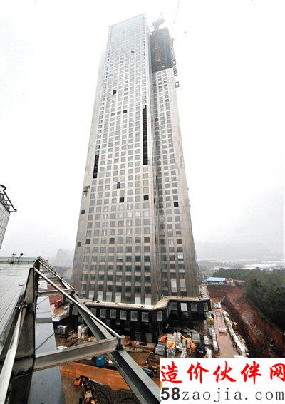 采取模塊化建造技術(shù)建造的57層高樓施工現(xiàn)場
