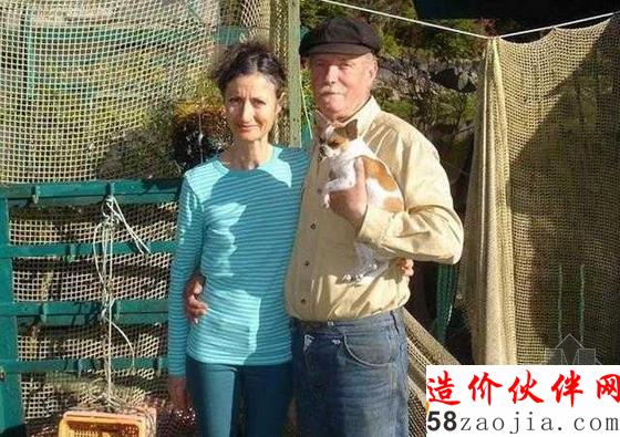 隱居水上房屋的夫婦