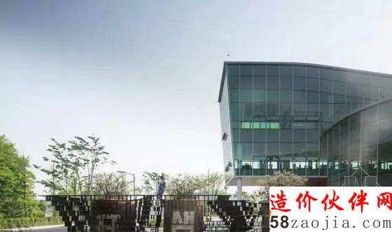 韓國圍繞廢舊煙囪創(chuàng)作的鐵質(zhì)臺階景觀