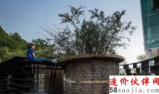 韓國圍繞廢舊煙囪創(chuàng)作的鐵質(zhì)臺階景觀