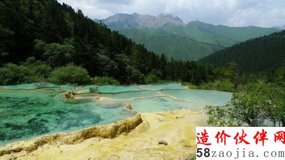中國(guó)四川五彩映池