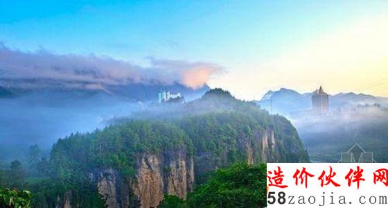 重慶黔江驚現(xiàn)世界罕見城市大峽谷