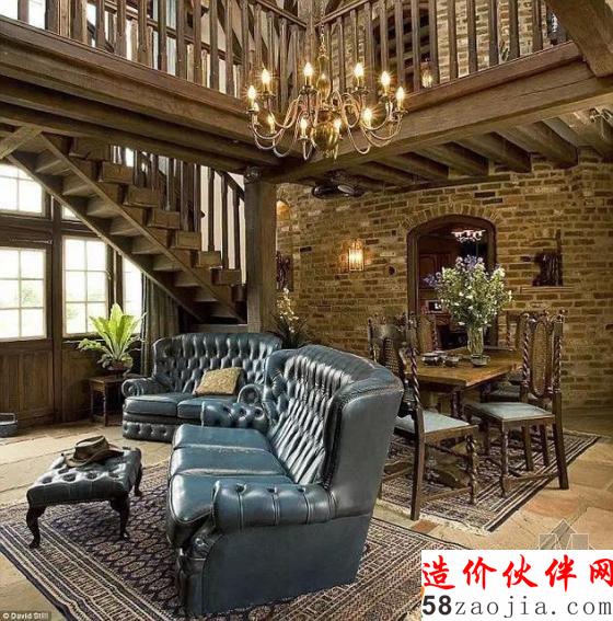 夫婦偷蓋古城堡不敢住 用干草和塑料布捂了4年