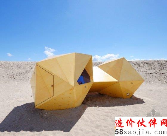 十四位設計師構建沙灘上的膠囊旅館