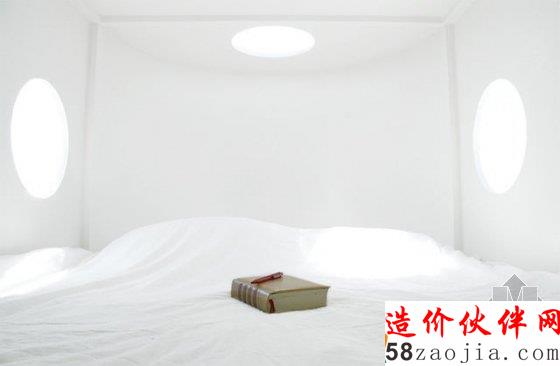 十四位設計師構建沙灘上的膠囊旅館