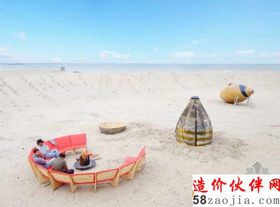 十四位設計師構建沙灘上的膠囊旅館