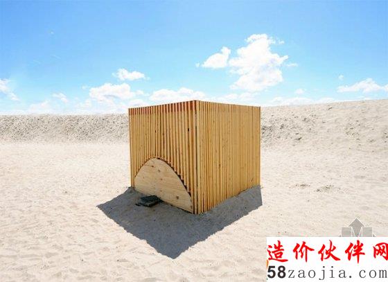 十四位設計師構建沙灘上的膠囊旅館