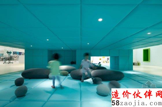 誰(shuí)說(shuō)沒(méi)有樹(shù)就不能綠意盎然 看青島這家早教中心