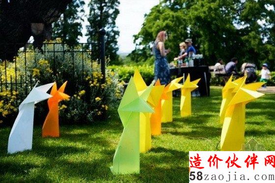 日本的奇幻世界 公園里的小狐貍