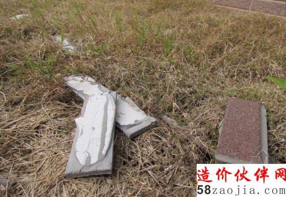 脫落的墻磚