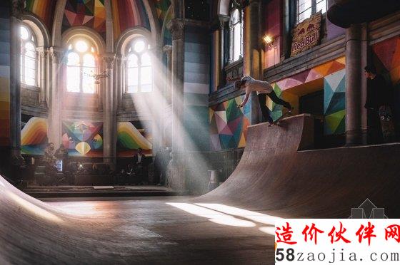 100多歲的廢棄教堂 藝術家讓它綻放了更奪目的光彩