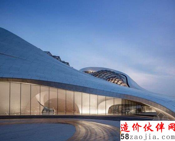 主立面天窗