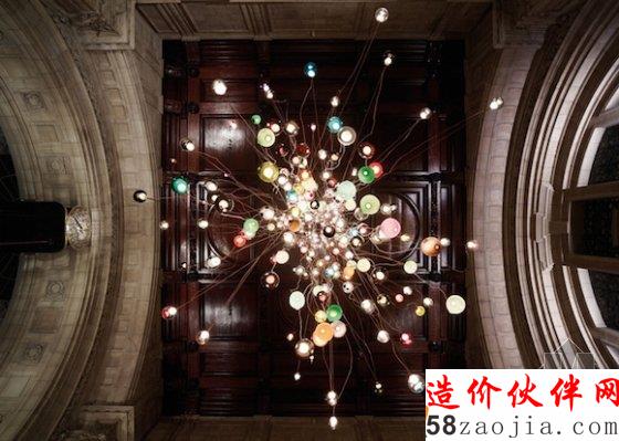 這間工作室一定想要表達(dá)燈火闌珊的美景!