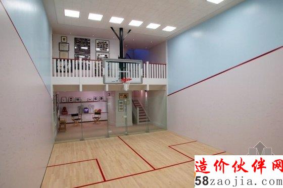 你能猜到日本這棟民宅里有個(gè)籃球場嗎?