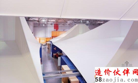集裝箱和帳篷結(jié)合會(huì)出現(xiàn)怎樣的創(chuàng)意辦公室