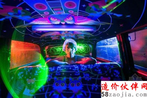 爆改出租車!腦洞大的把風(fēng)景挪到了車內(nèi)