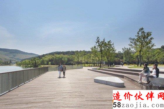 南京這個(gè)藏身景區(qū)中的公廁竟然是個(gè)觀景臺(tái)!