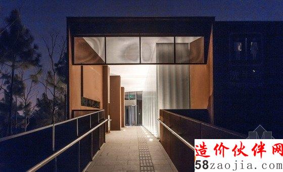 南京這個(gè)藏身景區(qū)中的公廁竟然是個(gè)觀景臺(tái)!