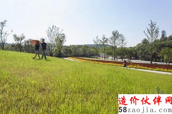 南京這個(gè)藏身景區(qū)中的公廁竟然是個(gè)觀景臺(tái)!
