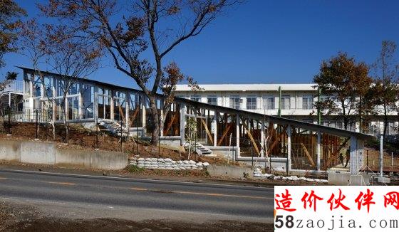 階梯狀開放的幼兒園 孩子們?nèi)鲅咀娱_跑吧!