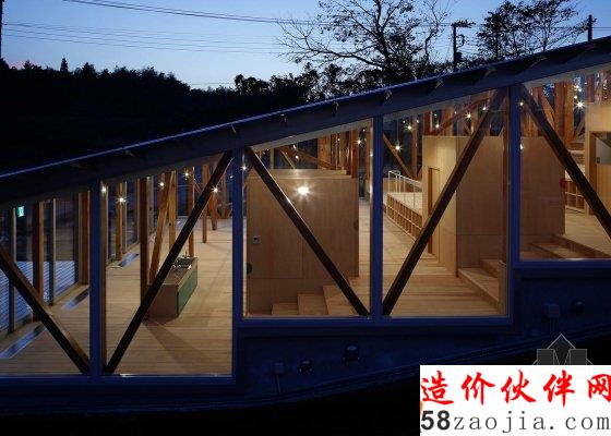 階梯狀開放的幼兒園 孩子們?nèi)鲅咀娱_跑吧!