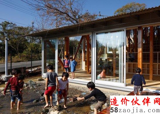 階梯狀開放的幼兒園 孩子們?nèi)鲅咀娱_跑吧!
