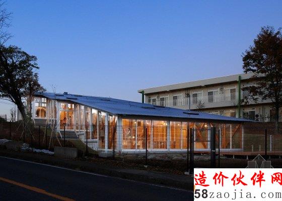 階梯狀開放的幼兒園 孩子們?nèi)鲅咀娱_跑吧!
