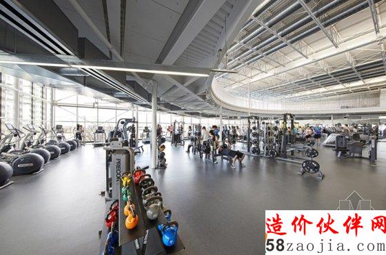 有空中跑道的加拿大校園健身中心 活力四射