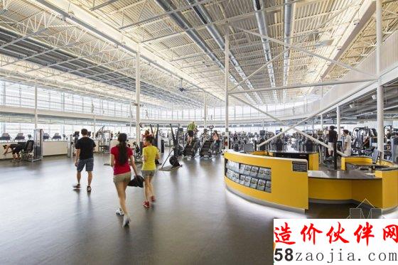 有空中跑道的加拿大校園健身中心 活力四射