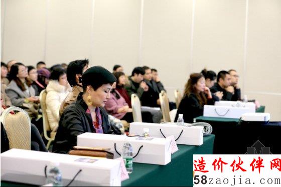 15年第十屆論壇現(xiàn)場設(shè)計師們在專心聽講
