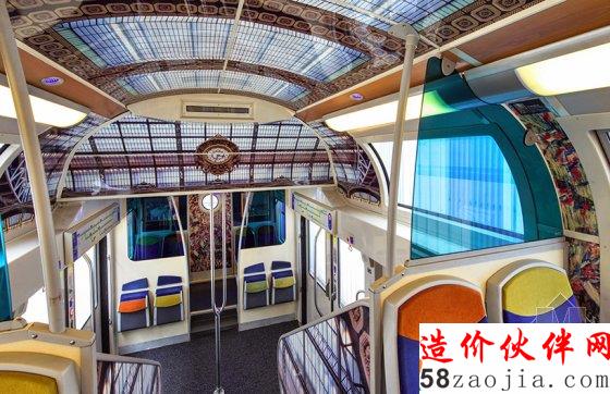 見過手機貼膜 給地鐵貼膜你見過沒?