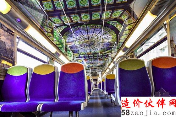 見過手機貼膜 給地鐵貼膜你見過沒?