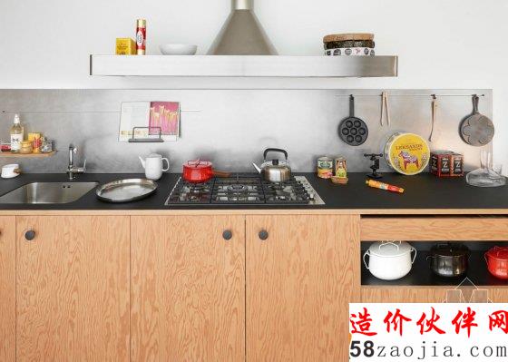 這套簡(jiǎn)潔直觀的廚房系統(tǒng) 用木材營(yíng)造出高級(jí)感