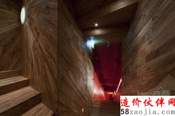 克羅地亞的一個博物館,竟然只放了一尊青銅雕像