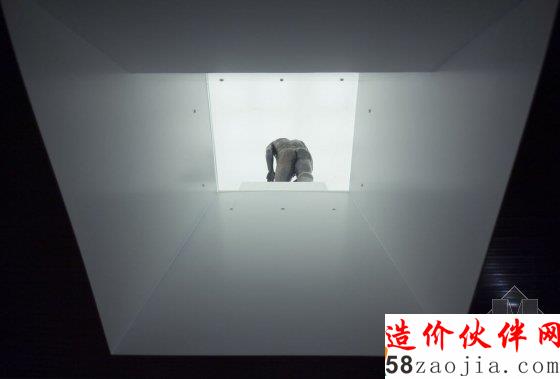 克羅地亞的一個博物館,竟然只放了一尊青銅雕像
