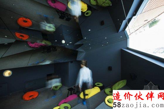 克羅地亞的一個博物館,竟然只放了一尊青銅雕像