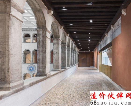 百年大樓改建成了商場