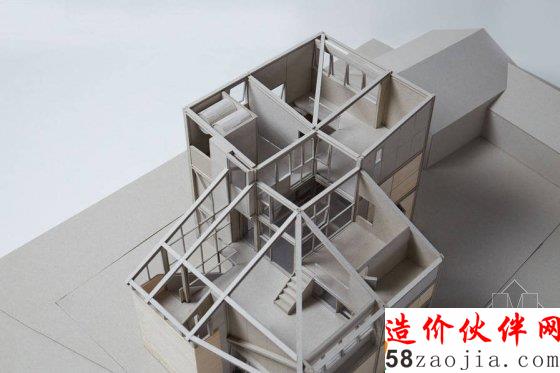 女富豪的“有春”深閨
