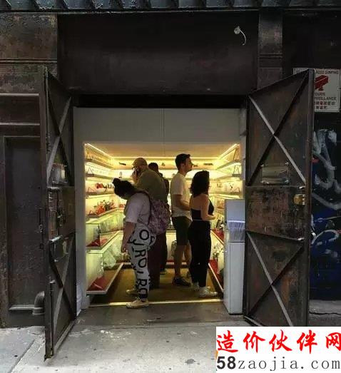 他們?cè)?平米的電梯里開(kāi)了間「世界最小」的博物館