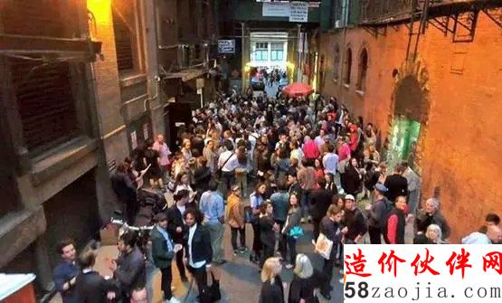他們?cè)?平米的電梯里開(kāi)了間「世界最小」的博物館