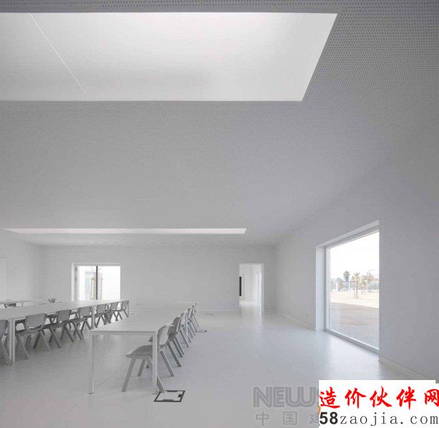 描繪孩子們蠢蠢欲動(dòng)的記憶的方形建筑