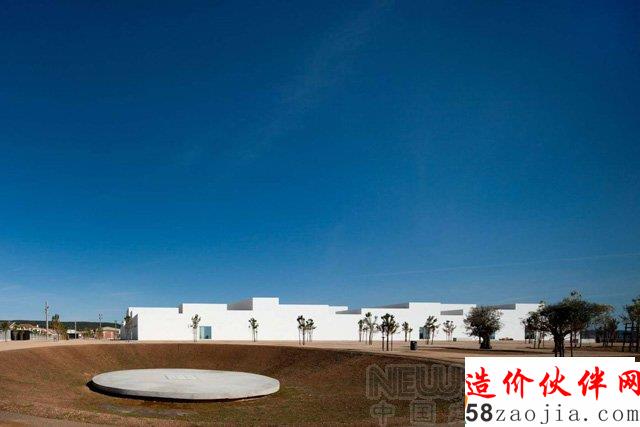 描繪孩子們蠢蠢欲動(dòng)的記憶的方形建筑