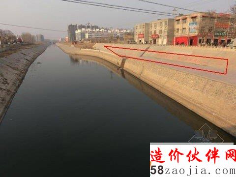 在大名府路引河大橋東岸北側邯鄲市水利局的醒目標語:“保護水資源,改善水環(huán)境”、“加強河道管理,維護河湖健康”。 在大名府路引河大橋東岸北側邯鄲市水利局的醒目標語:“保護水資源,改善水環(huán)境”、“加強河道管理,維護河湖健康”。