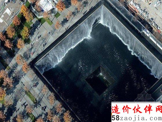 4號樓高層俯瞰世貿(mào)中心遺址的紀念瀑布池